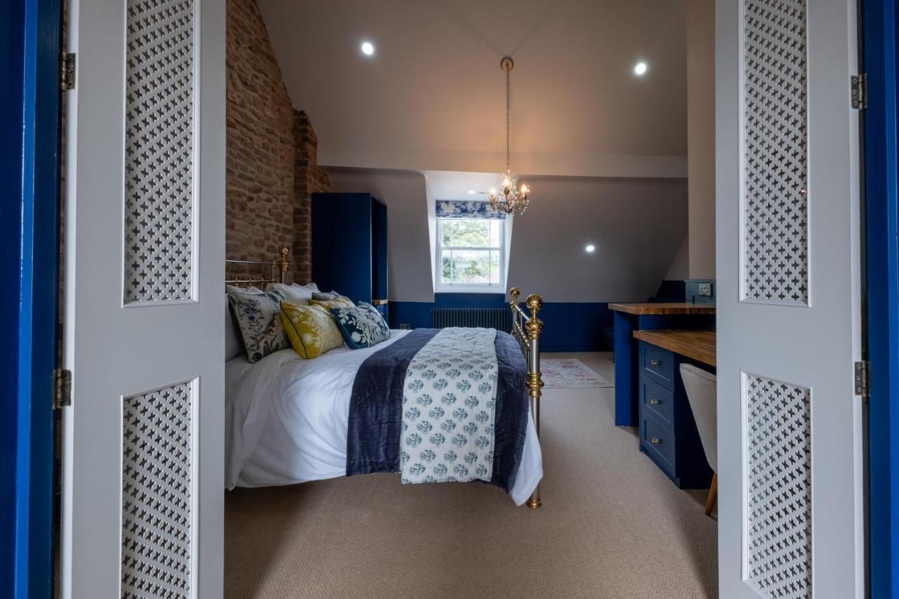 The Sheep And Penguin Hotel Wells
