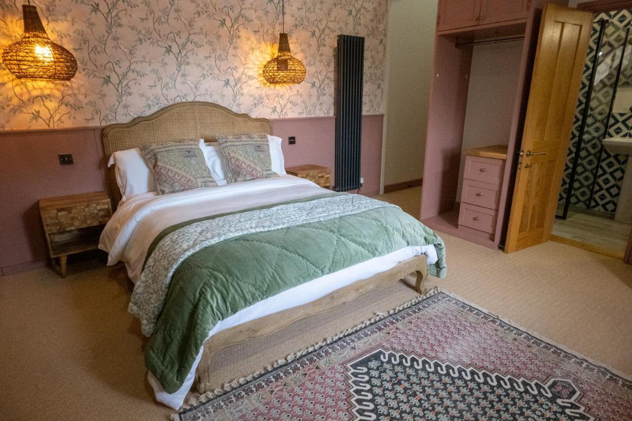 The Sheep And Penguin Hotel Wells