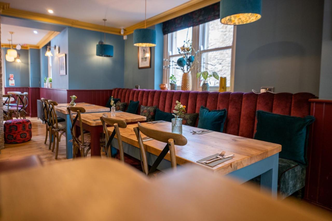 The Sheep And Penguin Hotel