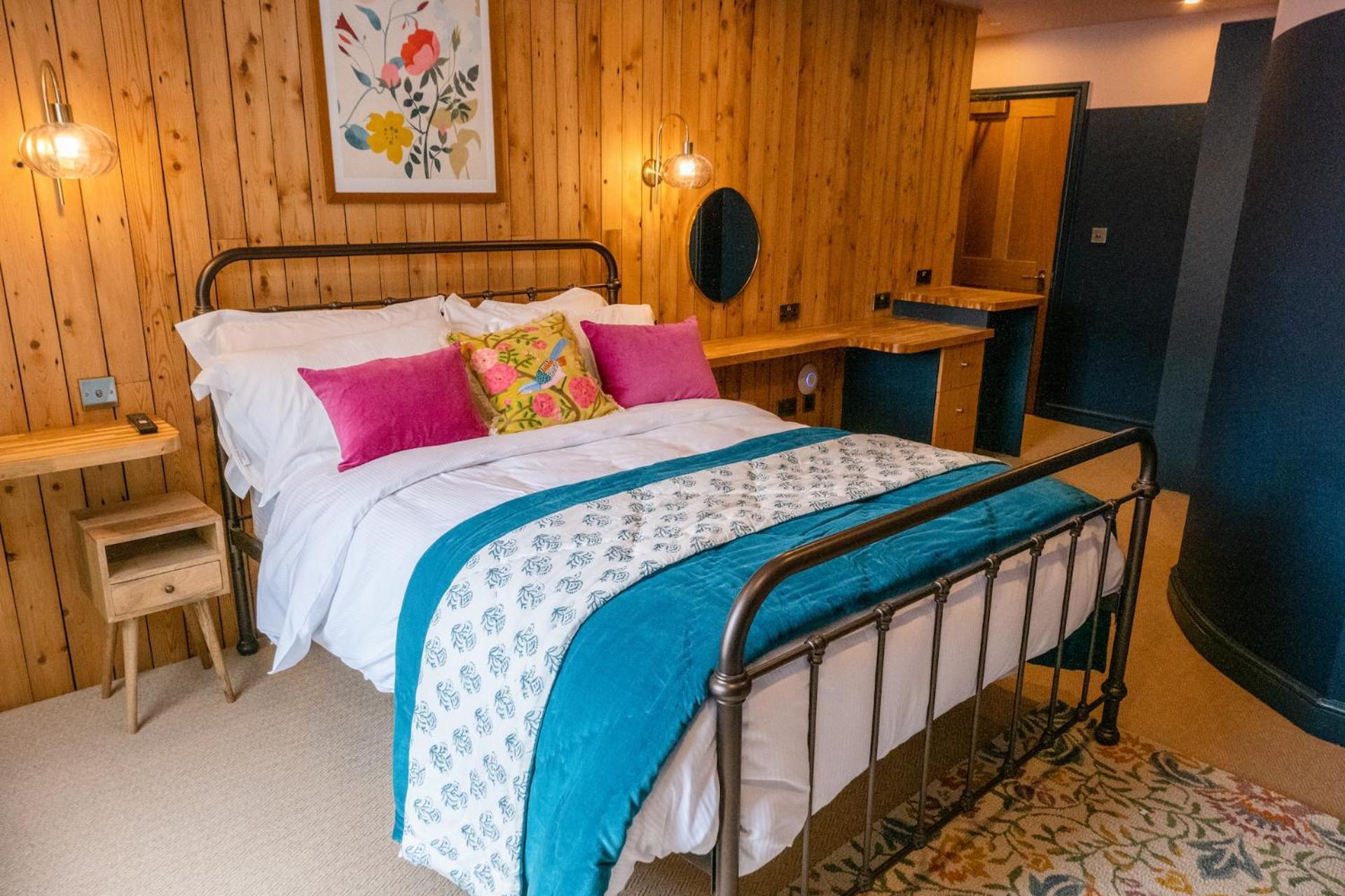 The Sheep And Penguin Hotel